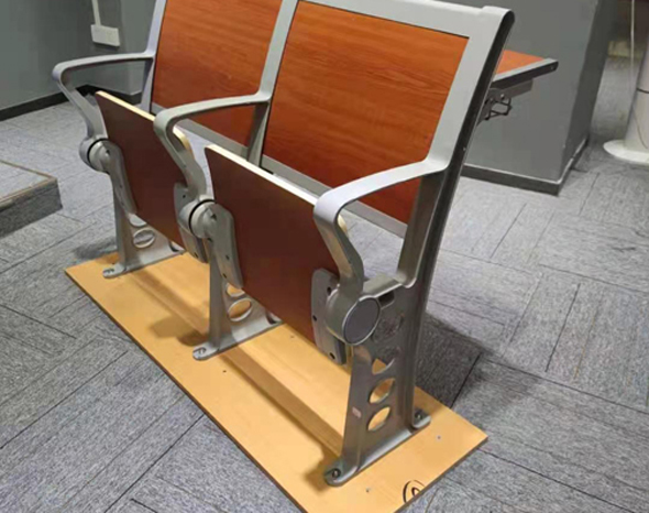 不銹鋼vs冷軋鋼，連排椅材質(zhì)怎么挑？武漢連排椅廠家的4點(diǎn)選型建議